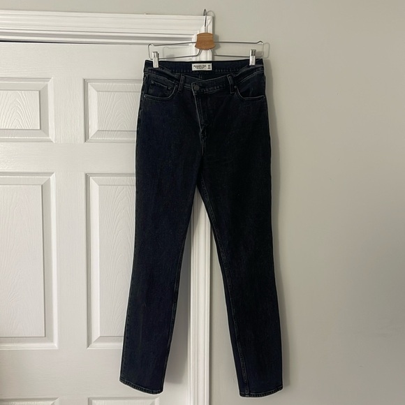 Abercrombie & Fitch Denim - Abercrombie & Fitch The 90’s Slim Straight Ultra High Rise Size 28/6